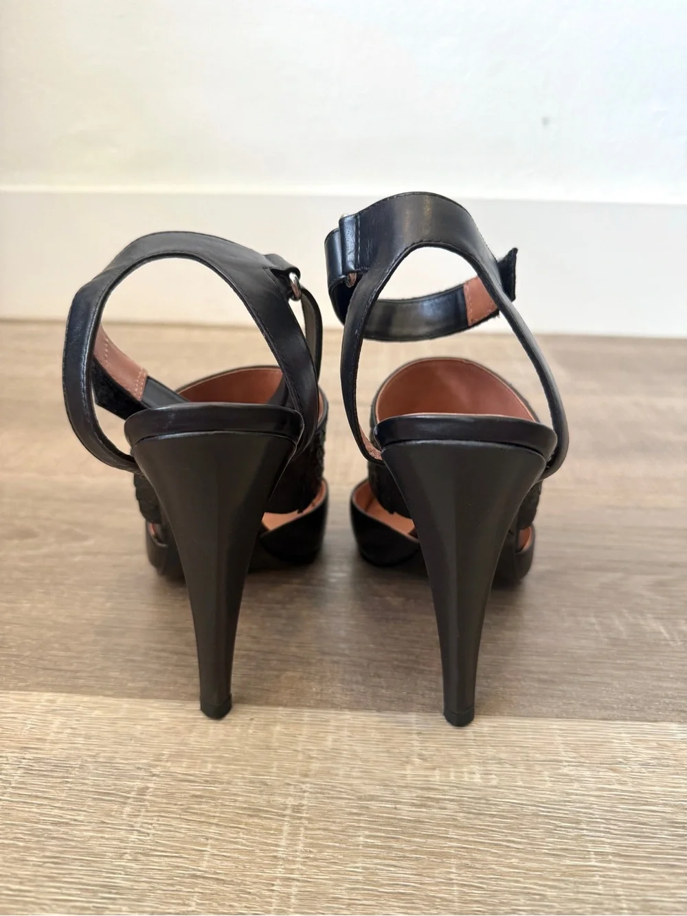 Sigerson Morrison Brielle Size 8 Black Leather Pointed Toe Heels